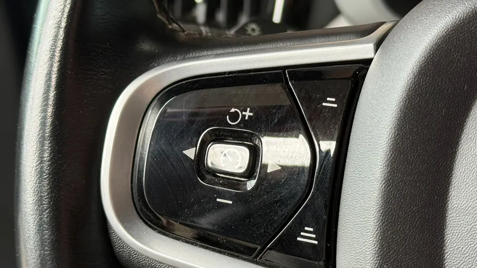 VOLVO XC60 XC60 B4 D AWD R-Design aut