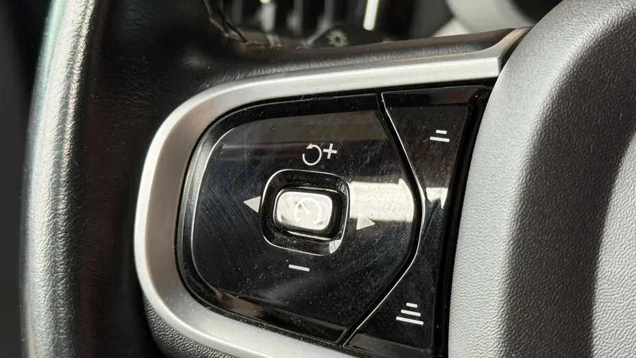 VOLVO XC60 XC60 B4 D AWD R-Design aut