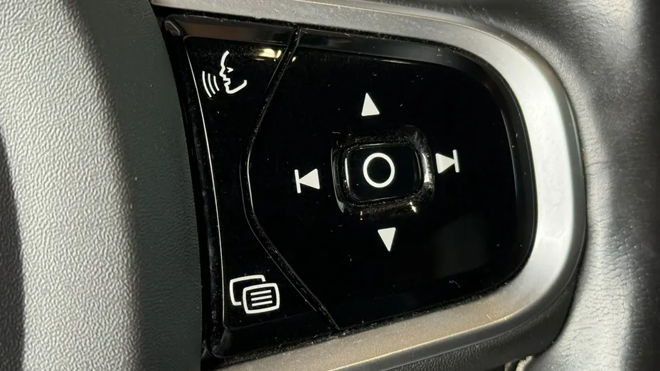 VOLVO XC60 XC60 B4 D AWD R-Design aut