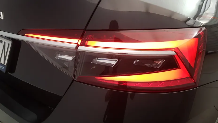 SKODA Superb Superb 2.0 TDI SCR Ambition DSG