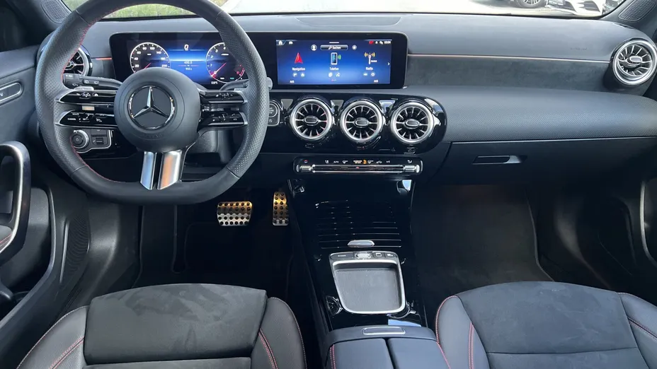 MERCEDES-BENZ A Klasa A 200 AMG Line 7G-DCT