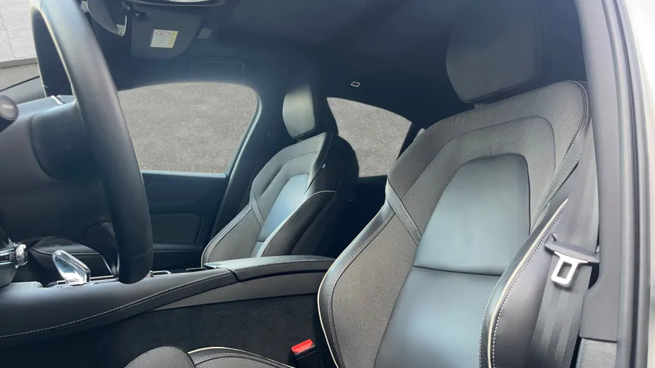 VOLVO XC60 XC60 T6 Plug-In Hybrid AWD Plus Dark aut