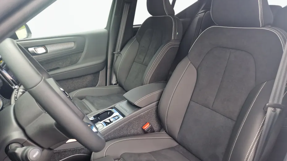 VOLVO XC40 XC40 B3 Plus Dark aut