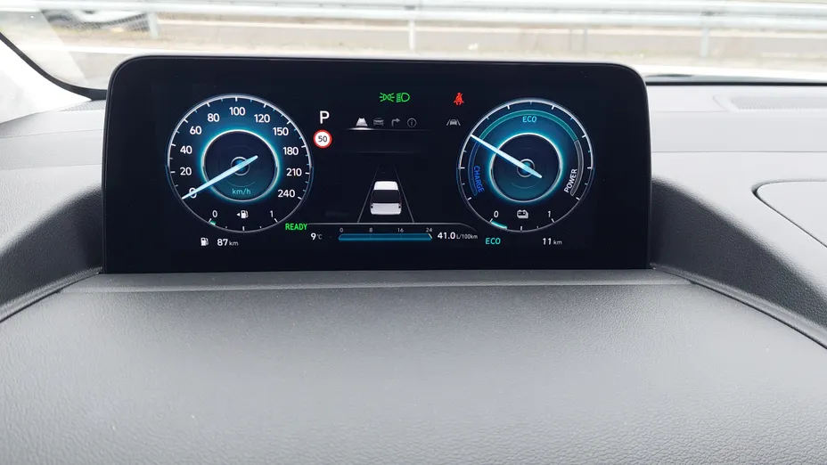 HYUNDAI Staria Staria 1.6 T-GDI HEV Luxury aut Nowy