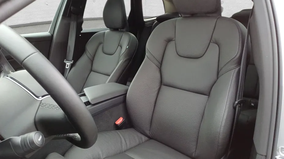 VOLVO XC60 XC60 T6 Plug-In Hybrid AWD Plus Dark aut