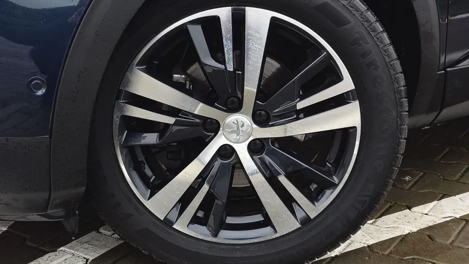 PEUGEOT 5008 5008 1.6 PureTech Allure S&S EAT8