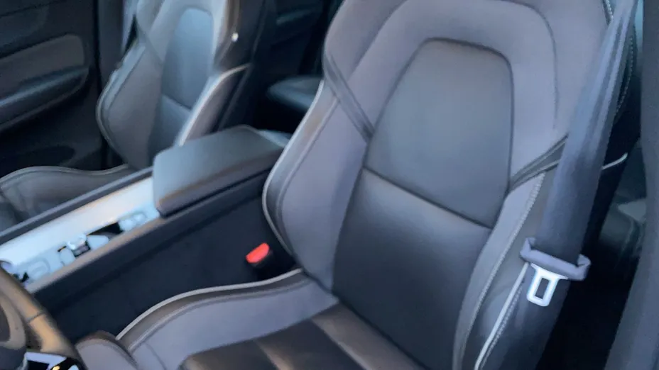 VOLVO XC60 XC60 B5 B AWD Plus Dark aut