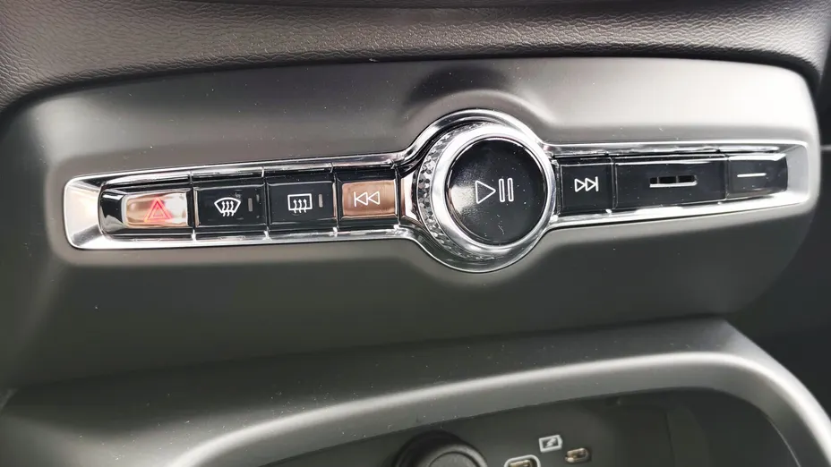 VOLVO XC40 XC40 B4 Plus Dark aut