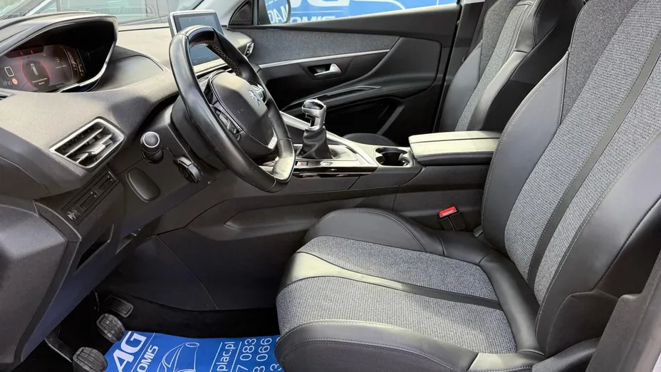 PEUGEOT 5008 -