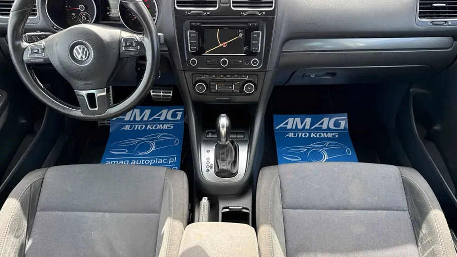 VOLKSWAGEN Golf -
