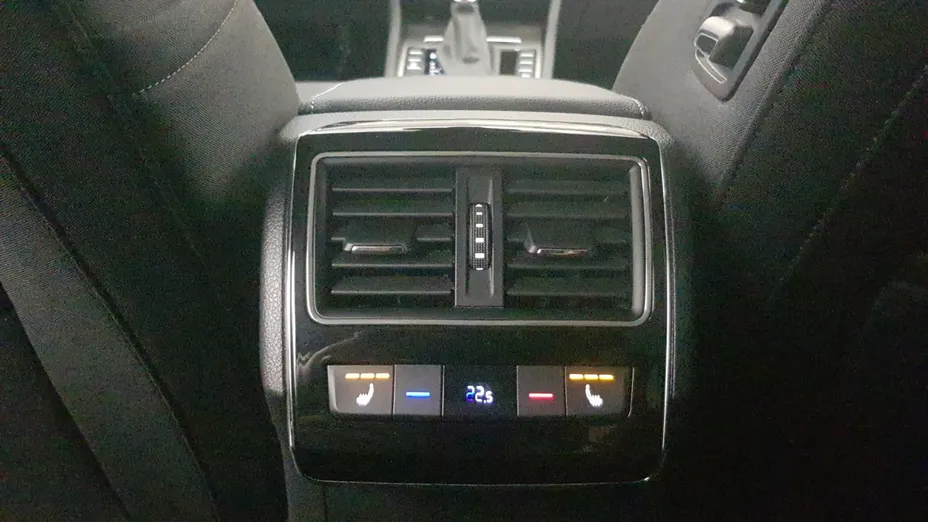 SKODA Superb Superb 2.0 TDI SCR Style DSG