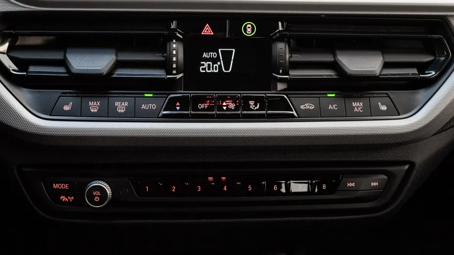 BMW Seria 1 118i Advantage aut