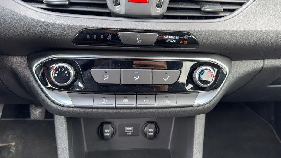 HYUNDAI i30 i30 1.4 Classic +