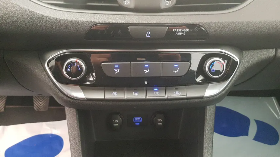 HYUNDAI i30 i30 1.4 Classic +