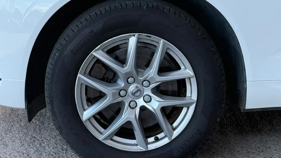 VOLVO XC60 XC60 B4 B Momentum Pro aut