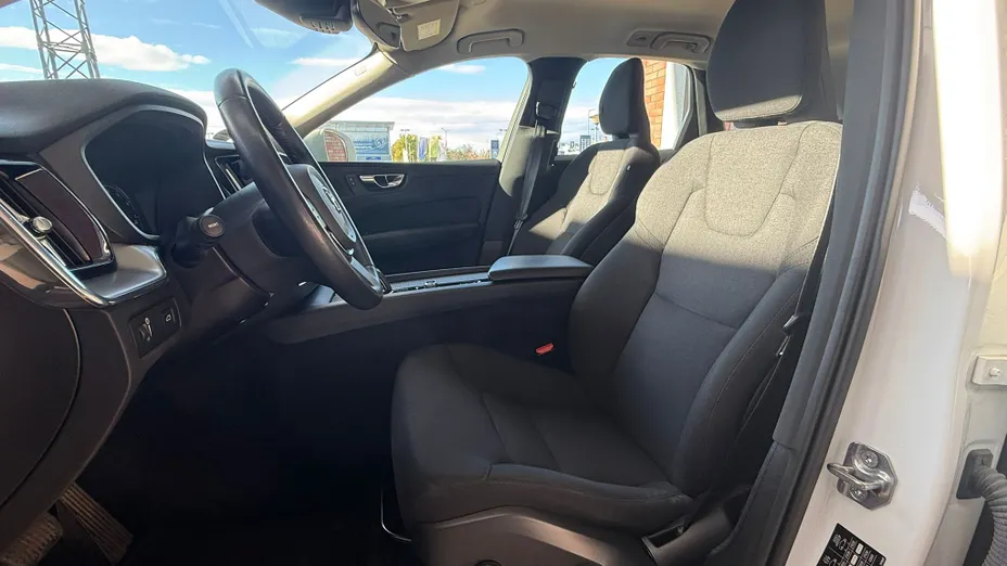 VOLVO XC60 XC60 B4 B Momentum Pro aut