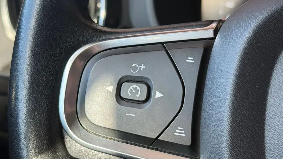 VOLVO XC60 XC60 B4 B Momentum Pro aut