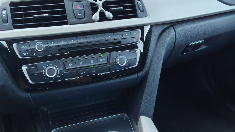 BMW Seria 3 320i GPF Advantage aut