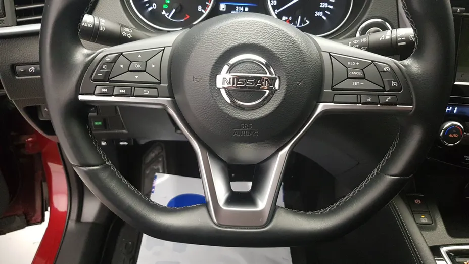 NISSAN Qashqai Qashqai 1.3 DIG-T N-Connecta DCT