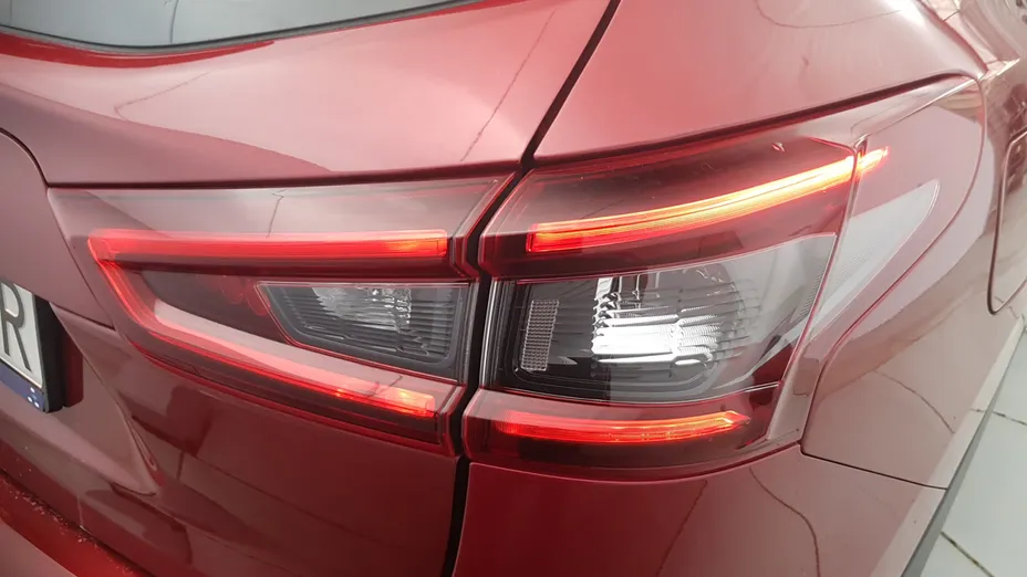 NISSAN Qashqai Qashqai 1.3 DIG-T N-Connecta DCT