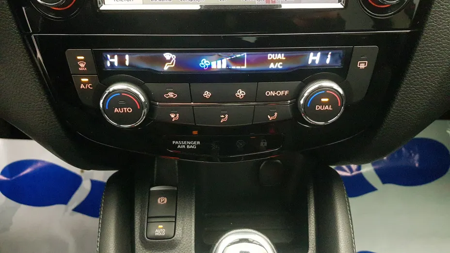 NISSAN Qashqai Qashqai 1.3 DIG-T N-Connecta DCT