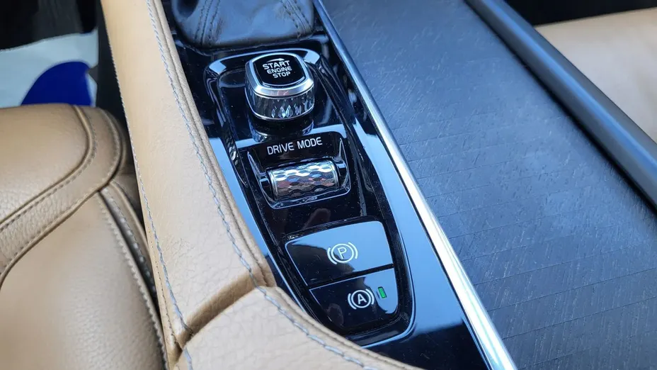 VOLVO V90 -