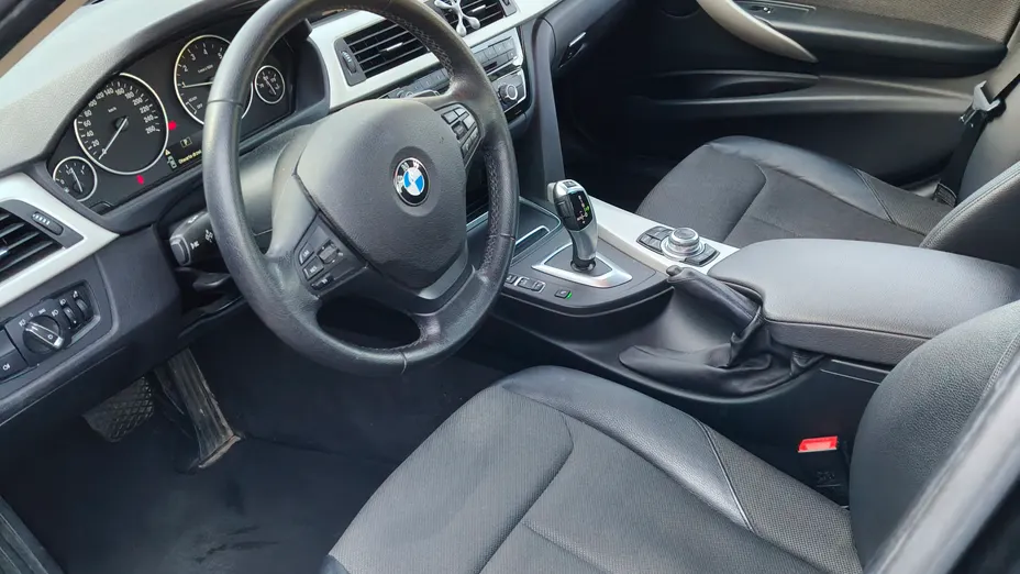 BMW Seria 3 320i GPF Advantage aut