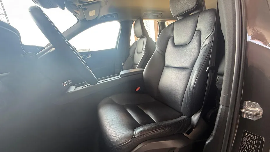 VOLVO XC60 XC60 B4 B Momentum Pro aut