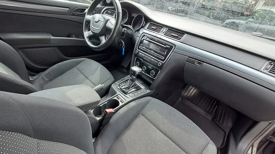 SKODA Superb -