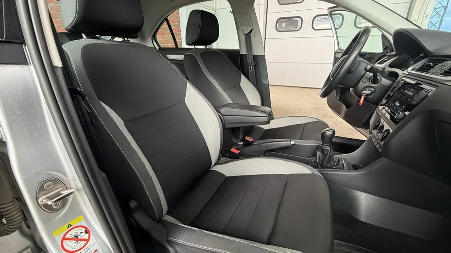 SKODA Rapid Rapid 1.0 TSI Ambition