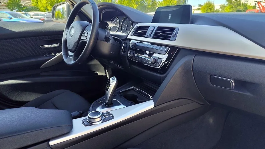 BMW Seria 3 318i GPF Advantage aut