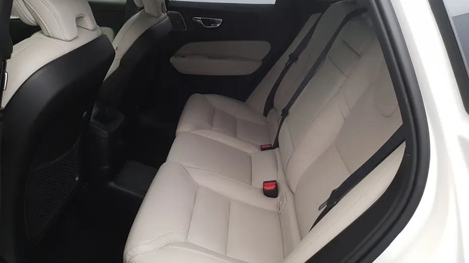 VOLVO XC60 XC60 T8 Plug-In Hybrid AWD Inscription aut