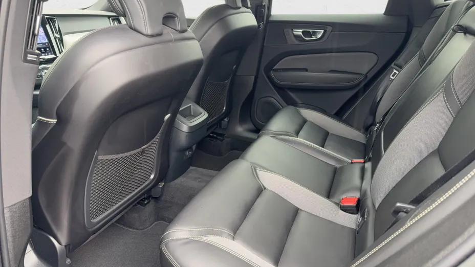 VOLVO XC60 XC60 B4 D AWD Plus Dark aut