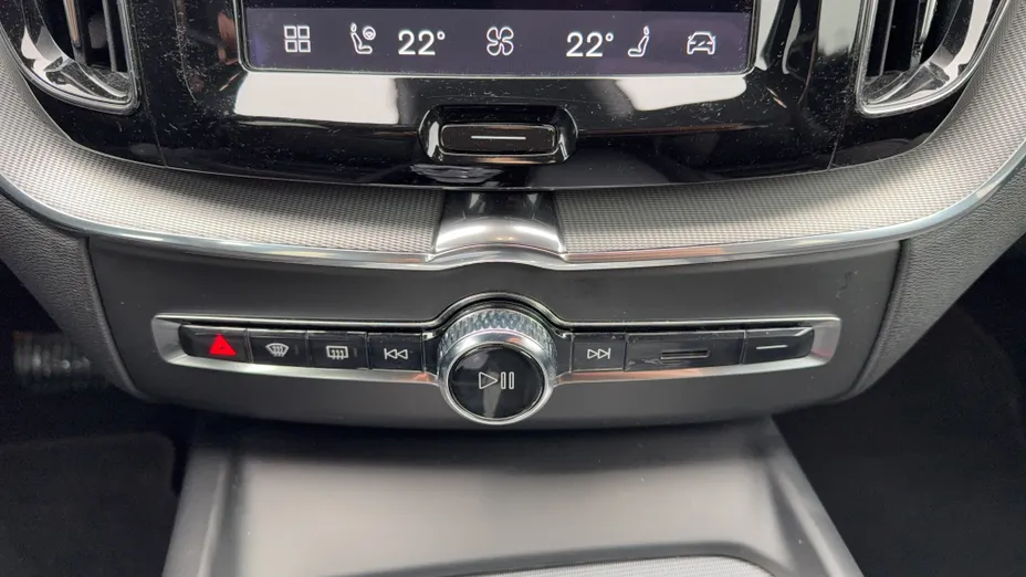 VOLVO XC60 XC60 B4 D AWD Plus Dark aut