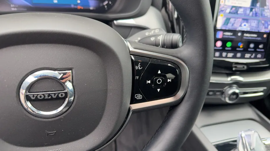 VOLVO XC60 XC60 B4 D AWD Plus Dark aut