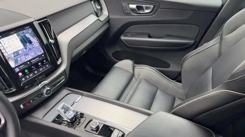 VOLVO XC60 XC60 B4 D AWD Plus Dark aut