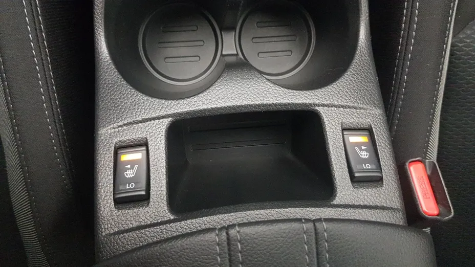 NISSAN Qashqai Qashqai 1.3 DIG-T N-Connecta DCT
