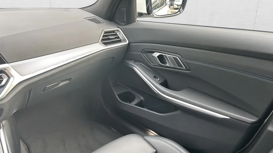 BMW Seria 3 330e xDrive M Sport sport-aut