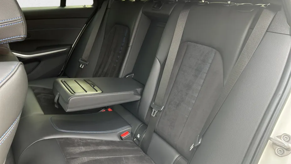 BMW Seria 3 330e xDrive M Sport sport-aut