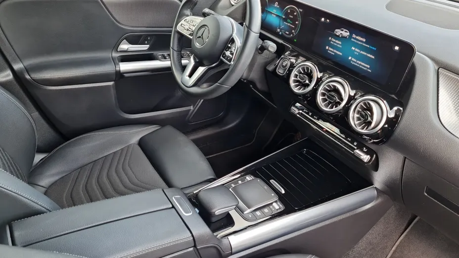 MERCEDES-BENZ EQA EQA 300 66.5kWh 4-Matic Progressive