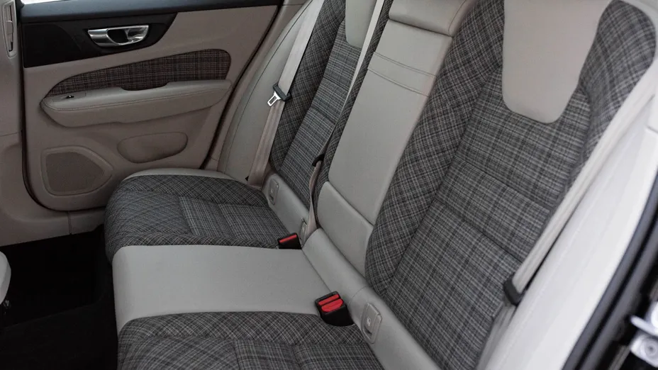 VOLVO V60 V60 CC D4 AWD aut