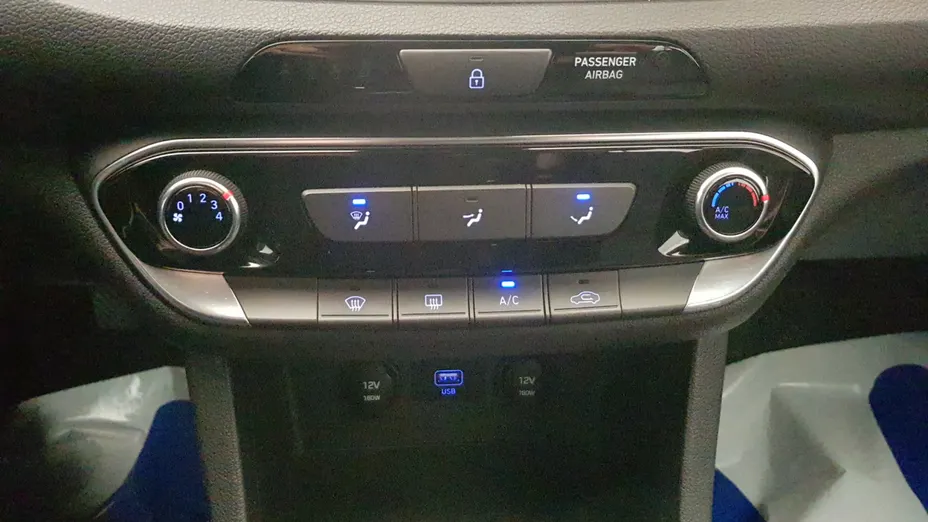 HYUNDAI i30 i30 1.6 D Classic +