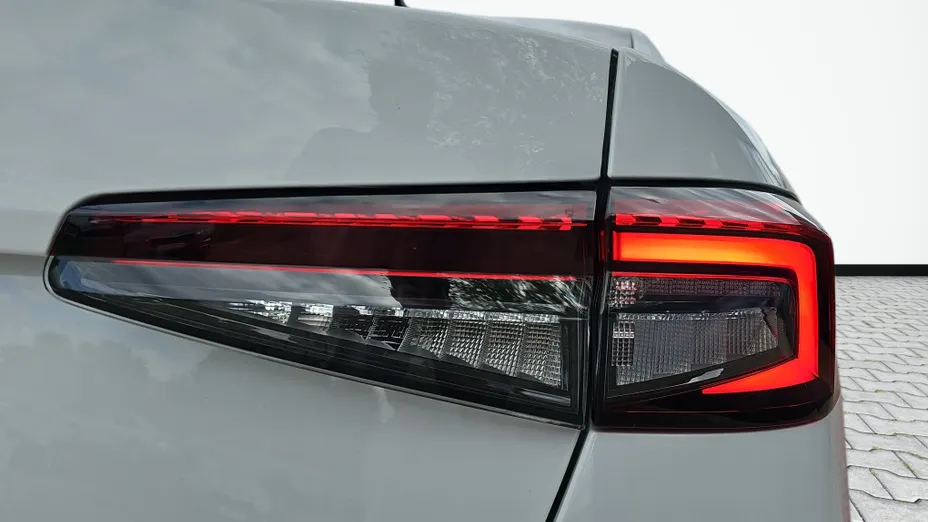 SKODA Superb Superb 2.0 TDI SCR Essence DSG