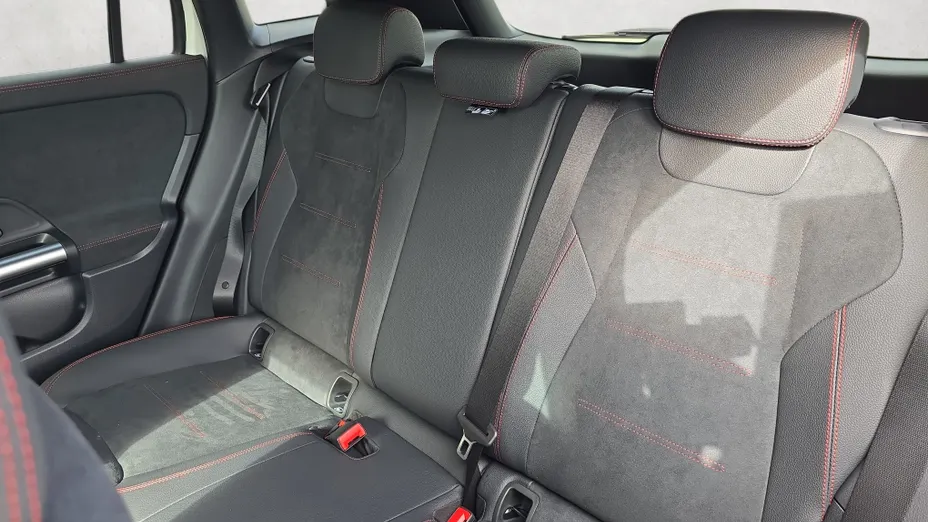 MERCEDES-BENZ GLA GLA 200 AMG Line Nowy