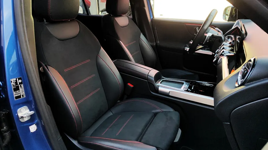 MERCEDES-BENZ GLB GLB 200 AMG Line 7G-DCT