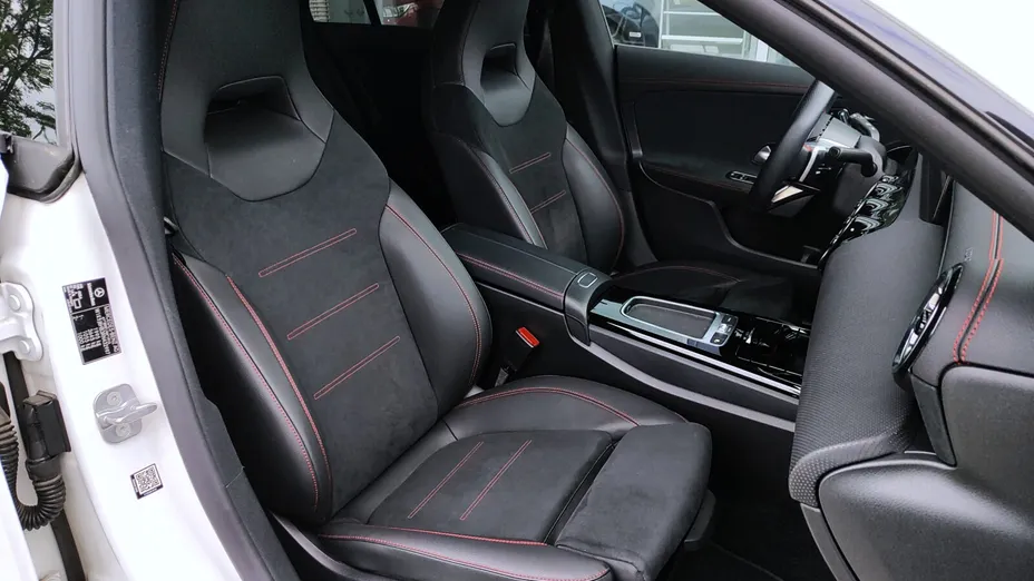 MERCEDES-BENZ CLA CLA 200 AMG Line 7G-DCT