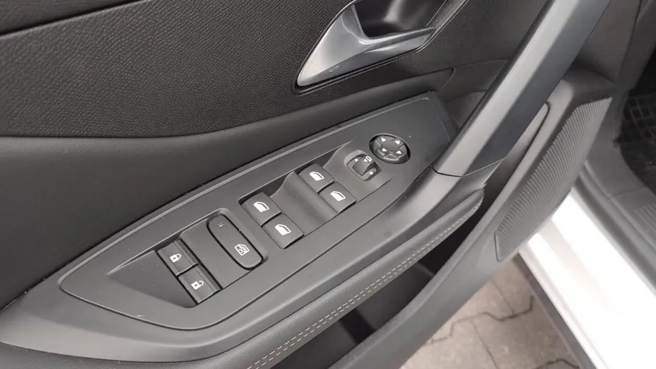PEUGEOT 408 408 1.2 PureTech Allure S&S EAT8