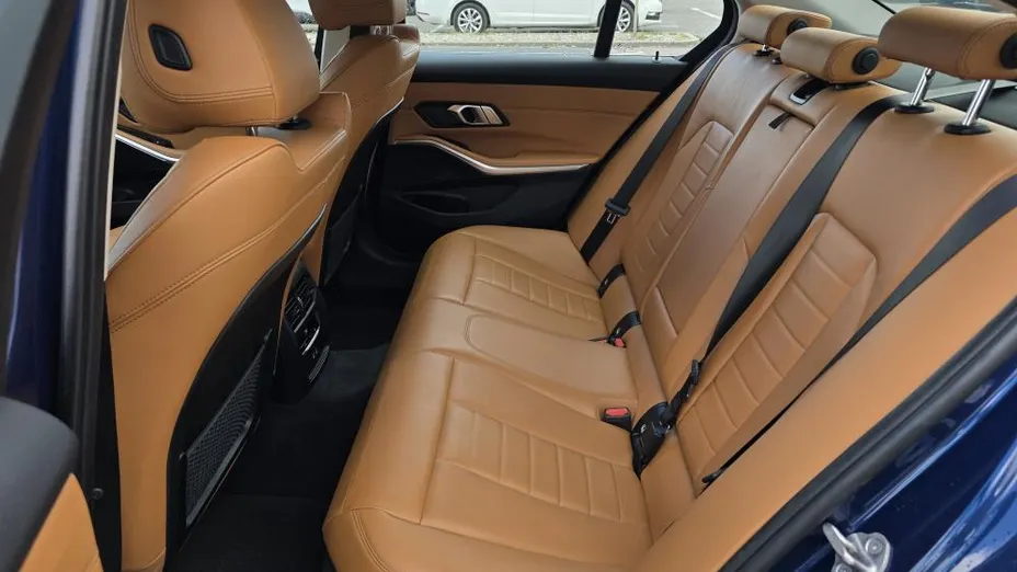 BMW Seria 3 320d xDrive Luxury Line aut