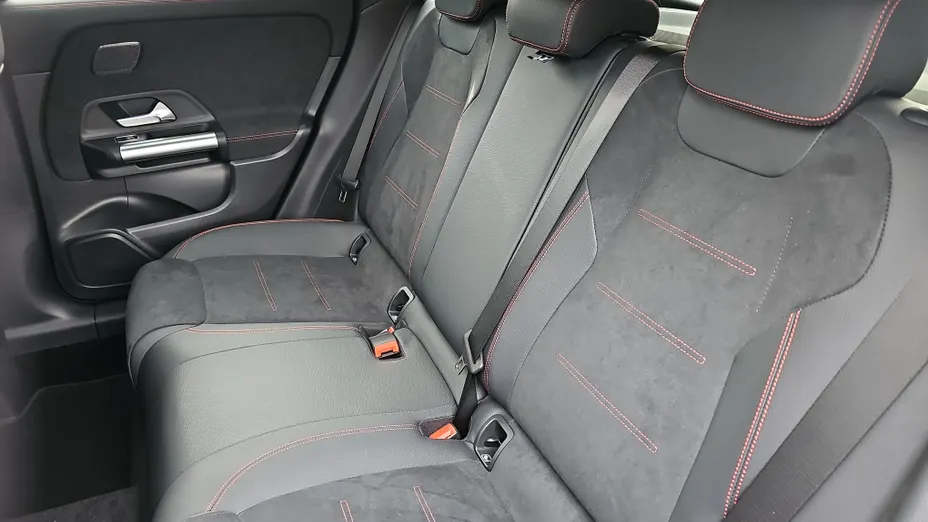 MERCEDES-BENZ GLA GLA 200 AMG Line Nowy