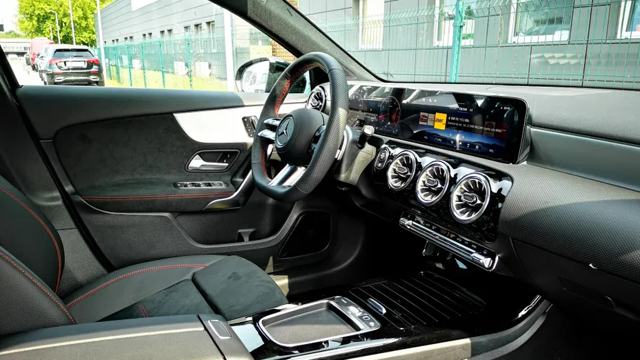 MERCEDES-BENZ A Klasa A 220 4-Matic AMG Line 8G-DCT Nowy